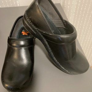 Dansko Pro XP Cabrio, size 38 wide